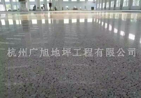 液態硬化劑地坪